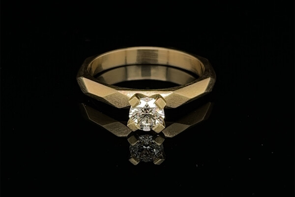 OCTOGON SOLITAIR RING