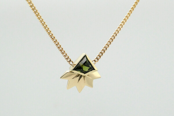 OCTOGON SUN COLLIER MET GROENE TOERMALIJN